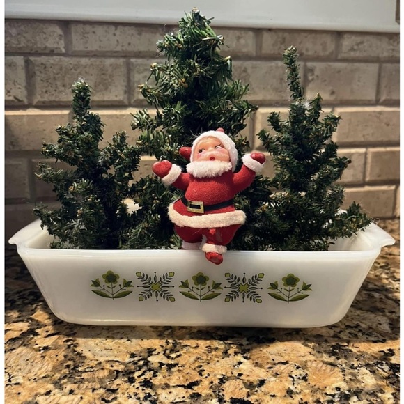 Vintage Fire King Green Garden Meadow Casserole Dish - 1 qt. - Picture 3 of 10